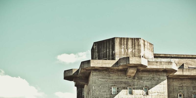 94漫画IP联动深度解析：如何通过游戏、品牌与线下实景娱乐实现价值倍增